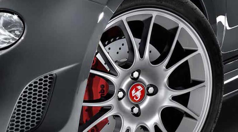 Abarth Brembo fékrendszer csomag + 695 keréktárcsák